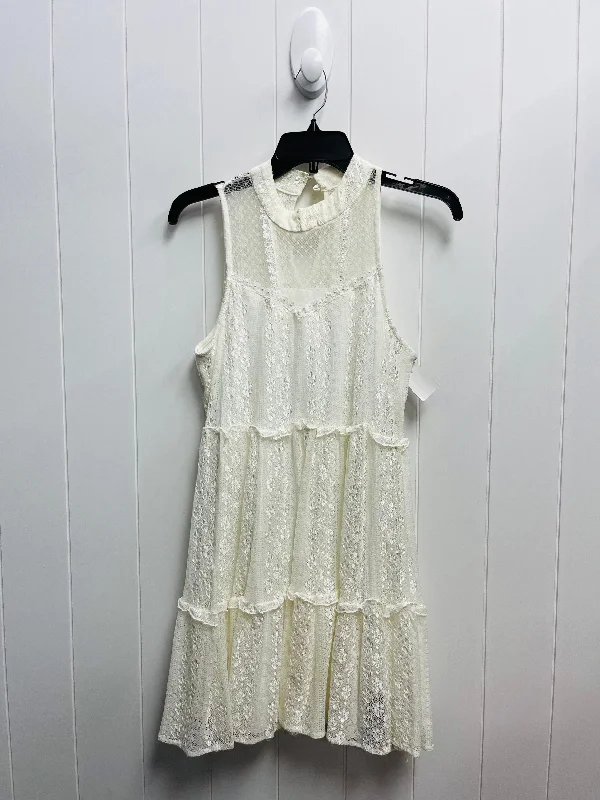 Dress Casual Short By Takara In White, Size: M